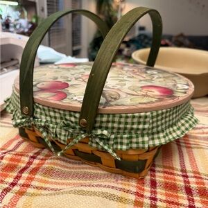 vintage Susan Winget pie carrier basket and lid.